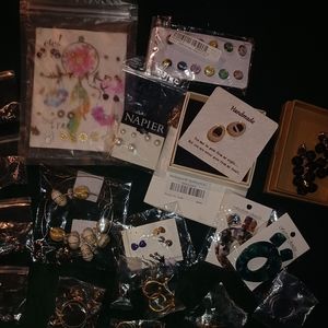 Ladies and girls earrings lot